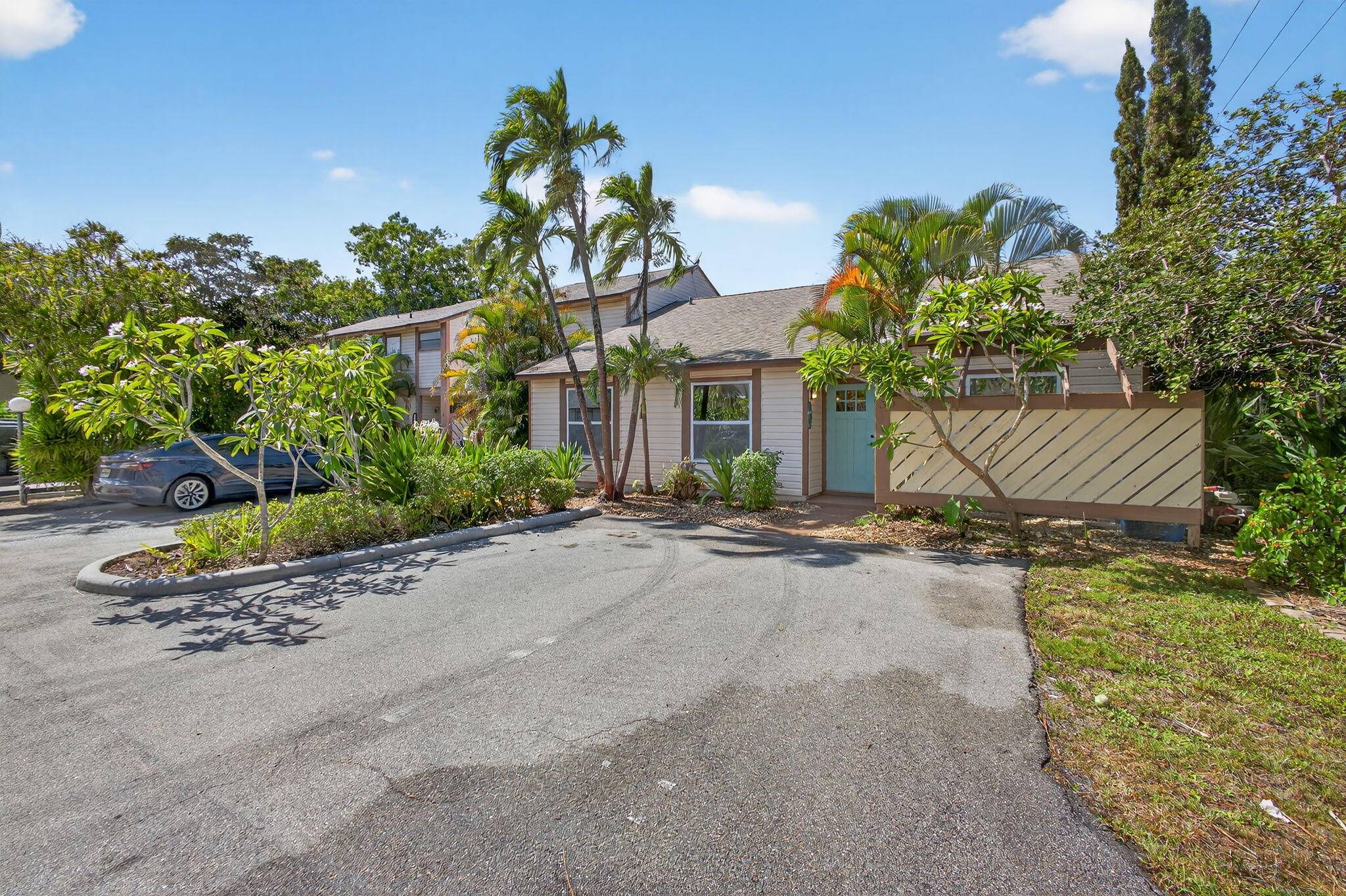 BEAUTIFUL 3 BED 2 BATH 1 STORY END UNIT IN HEART OF JUPITER.