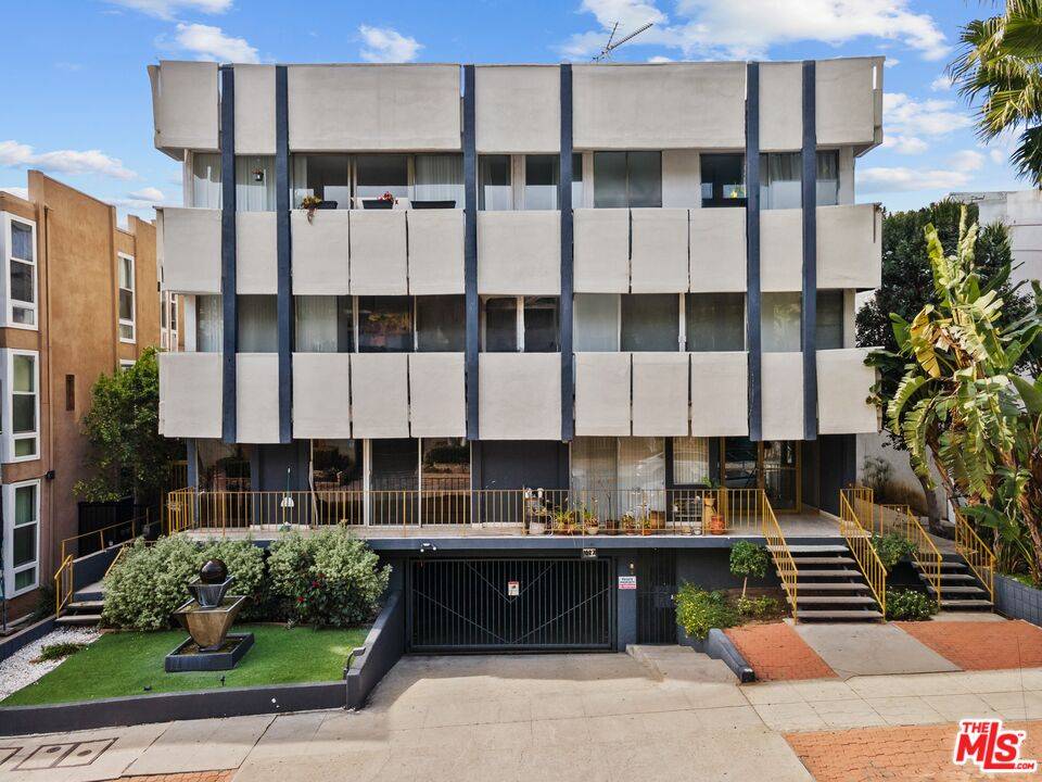 1627 N Poinsettia Pl 18BR Hollywood Hills East La