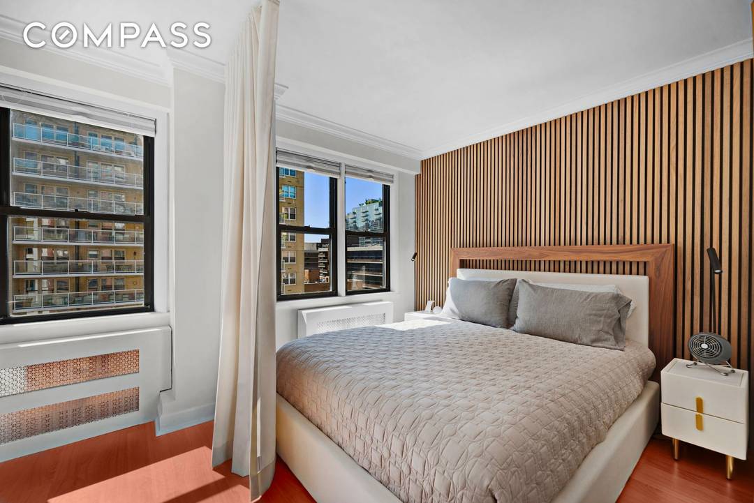 CUSTOM RENOVATED, JUMBO JUNIOR 1 BEDROOM w STYLE, VIBE, LIGHT amp ; LOCATION MOVE IN amp ; MARVELOUS PIED A TERRE OR PRIMARY HOME WELCOMING amp ; WONDERFUL Pets, Gifting, ...