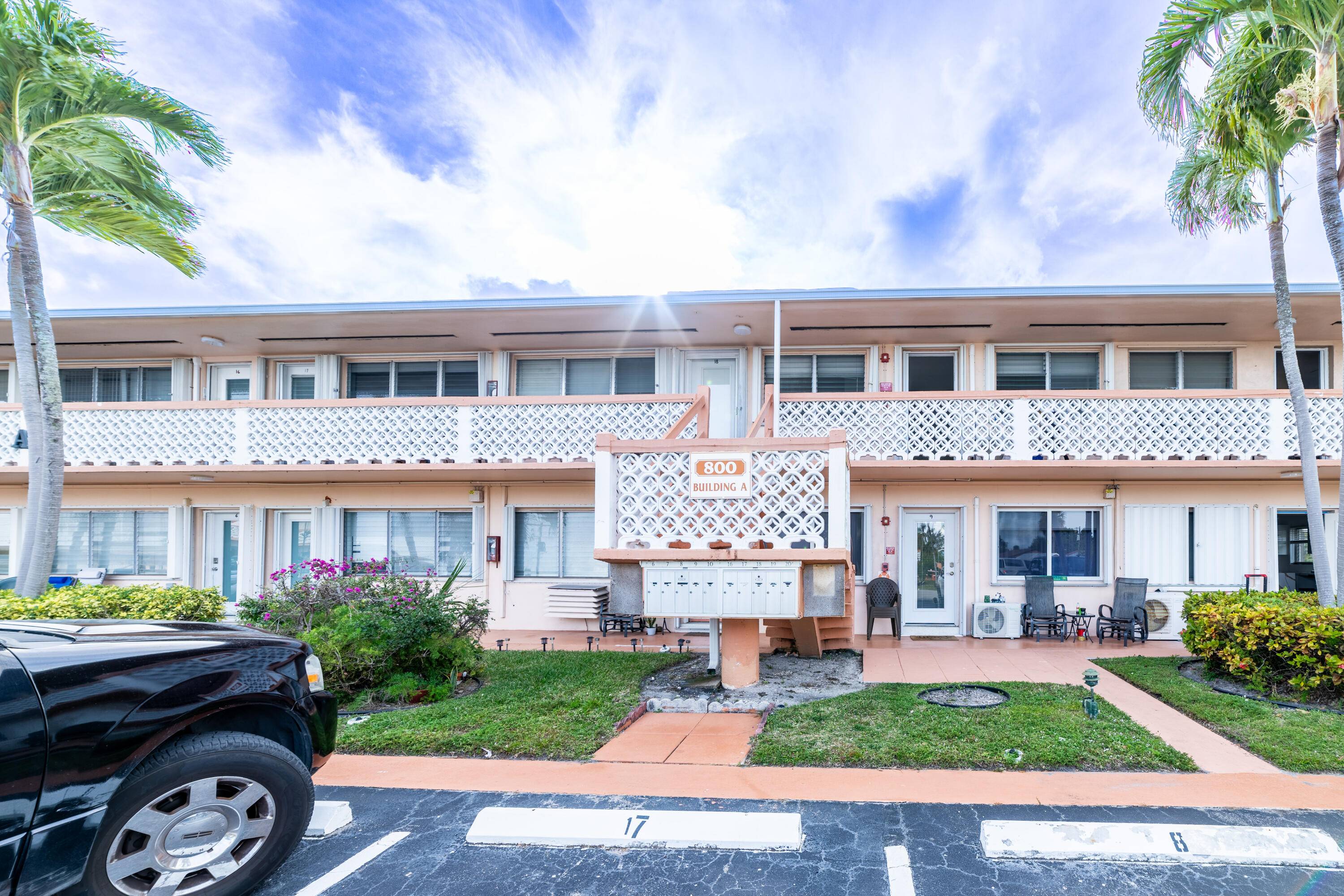Back on the market and Move in ready !