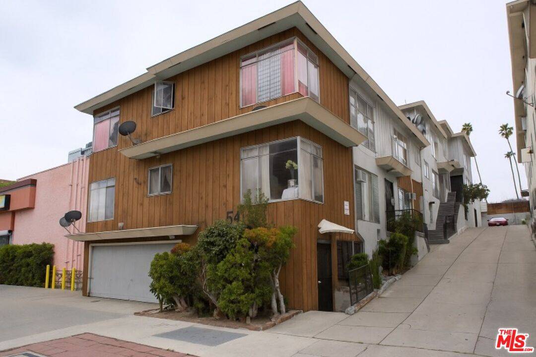 541  S Normandie Ave 8BR La