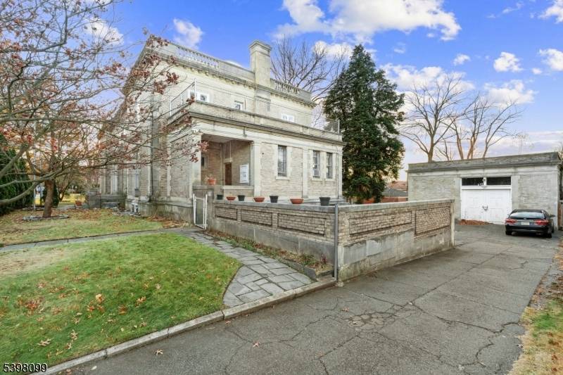 Step into timeless elegance with this extraordinary historic estate in Newark ?