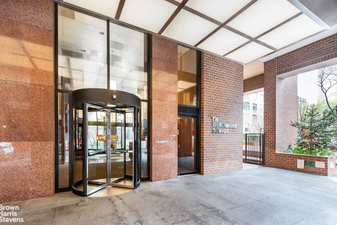 In the heart of Lincoln Center, in the gracious Beaumont condominium, is a bright, sunlit 2Bed, 2Bath home.