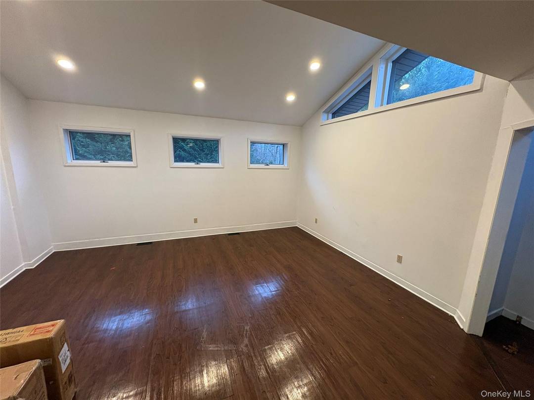 Three bedroom apartment for rent in Hauppauge.