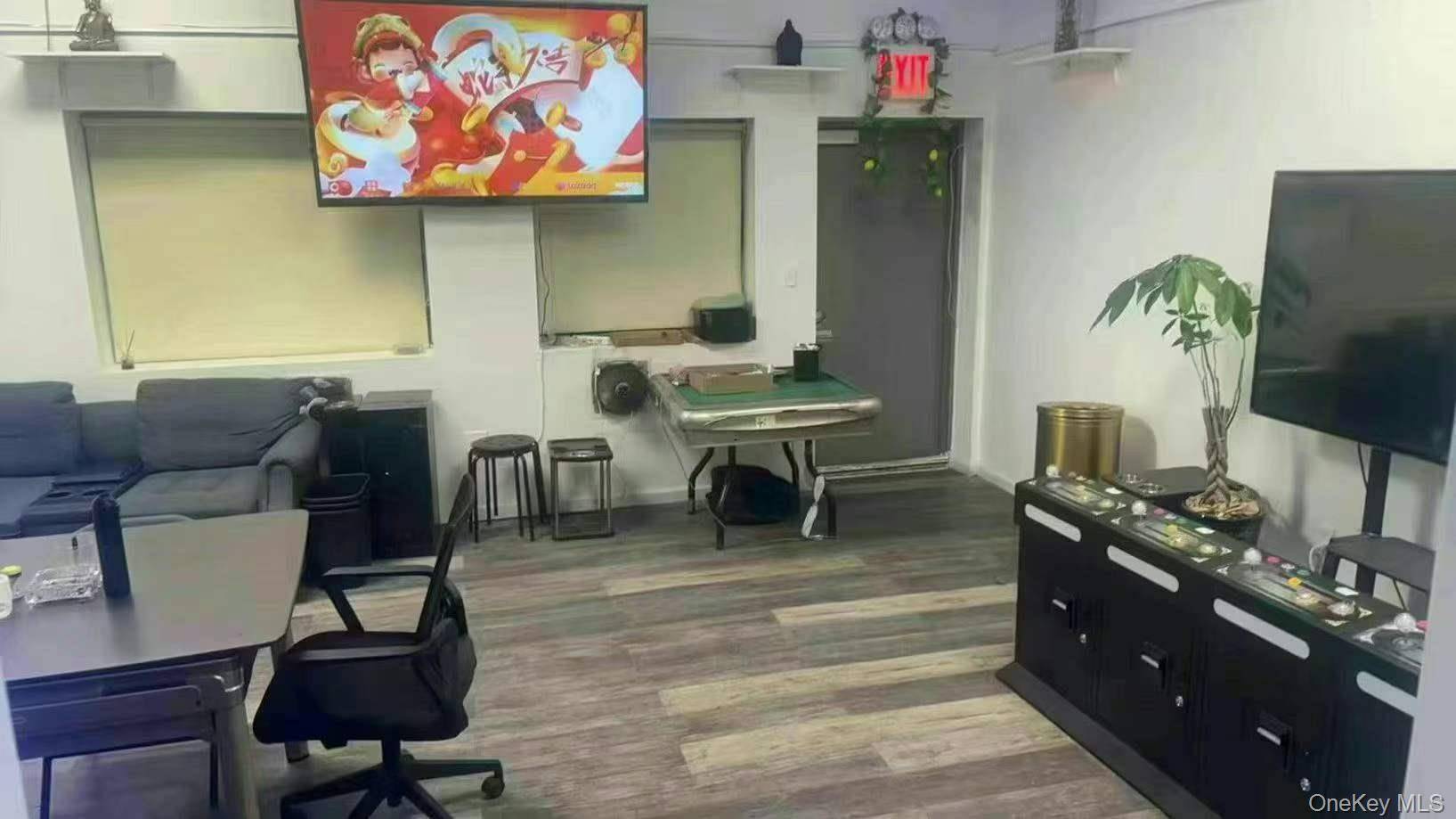 For Lease Prime Commercial Storefront in Flushing ?
