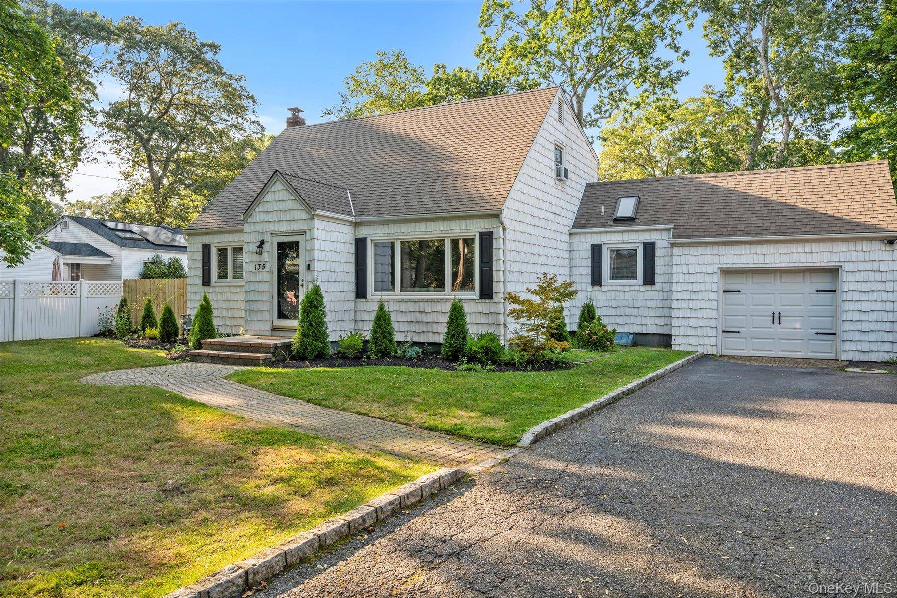 Welcome to this beautifully maintained Cape Cod.