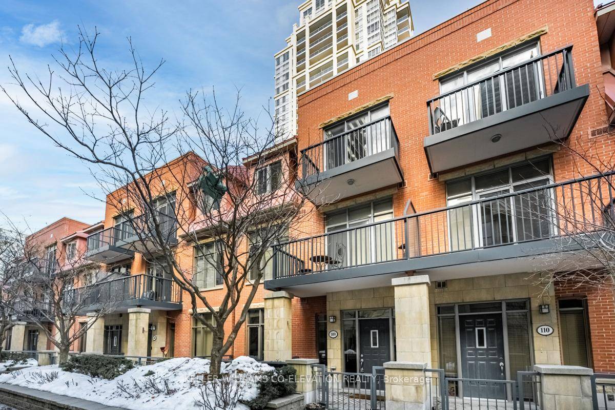 Rarely Offered 'Garden Villa' Condo The Best of Both Worlds Step into luxury with this stunning ground floor 1 bedroom plus den 'Garden Villa' condo, offering the perfect blend of ...