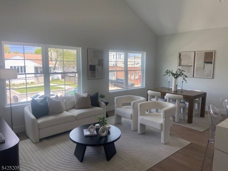 NEW CONSTRUCTION ! Gorgeous Open Floor Plan !