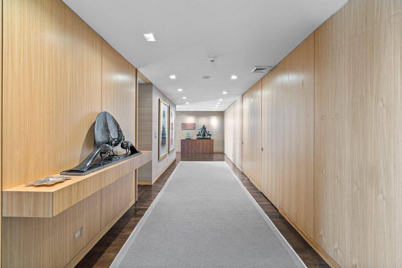 An extraordinary contemporary creation by one of the most highly regarded American architects, Maya Lin ; you will be mesmerized by the expansive ocean views from every room in this ...