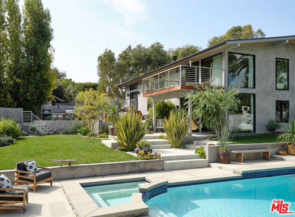 6738 Wildlife Rd 5BR Malibu La