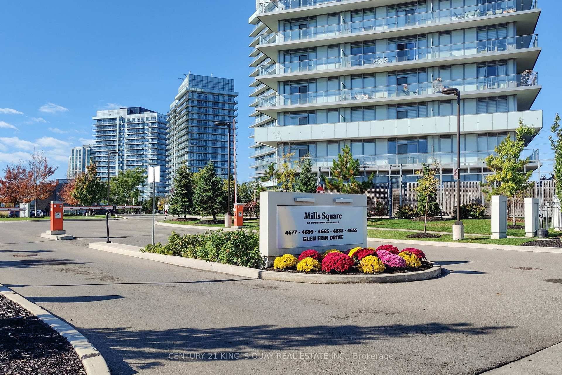Built by Pemberton Group, very well maintained two bedrooms, two bathrooms plus Den can be third bedroom modern upgraded kitchen with eat in breakfast island stainless steel appliance soft close ...