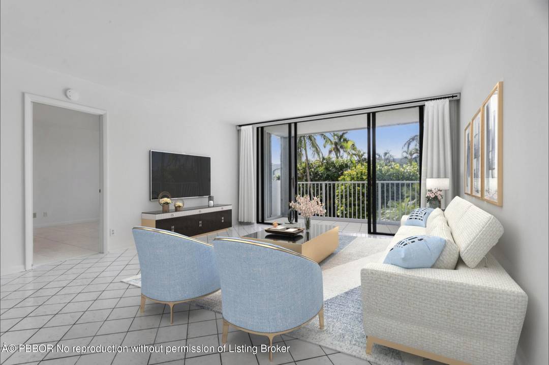 Great Southern light floods into this split 2 bedroom, 2 bath condo on the intracoastal !