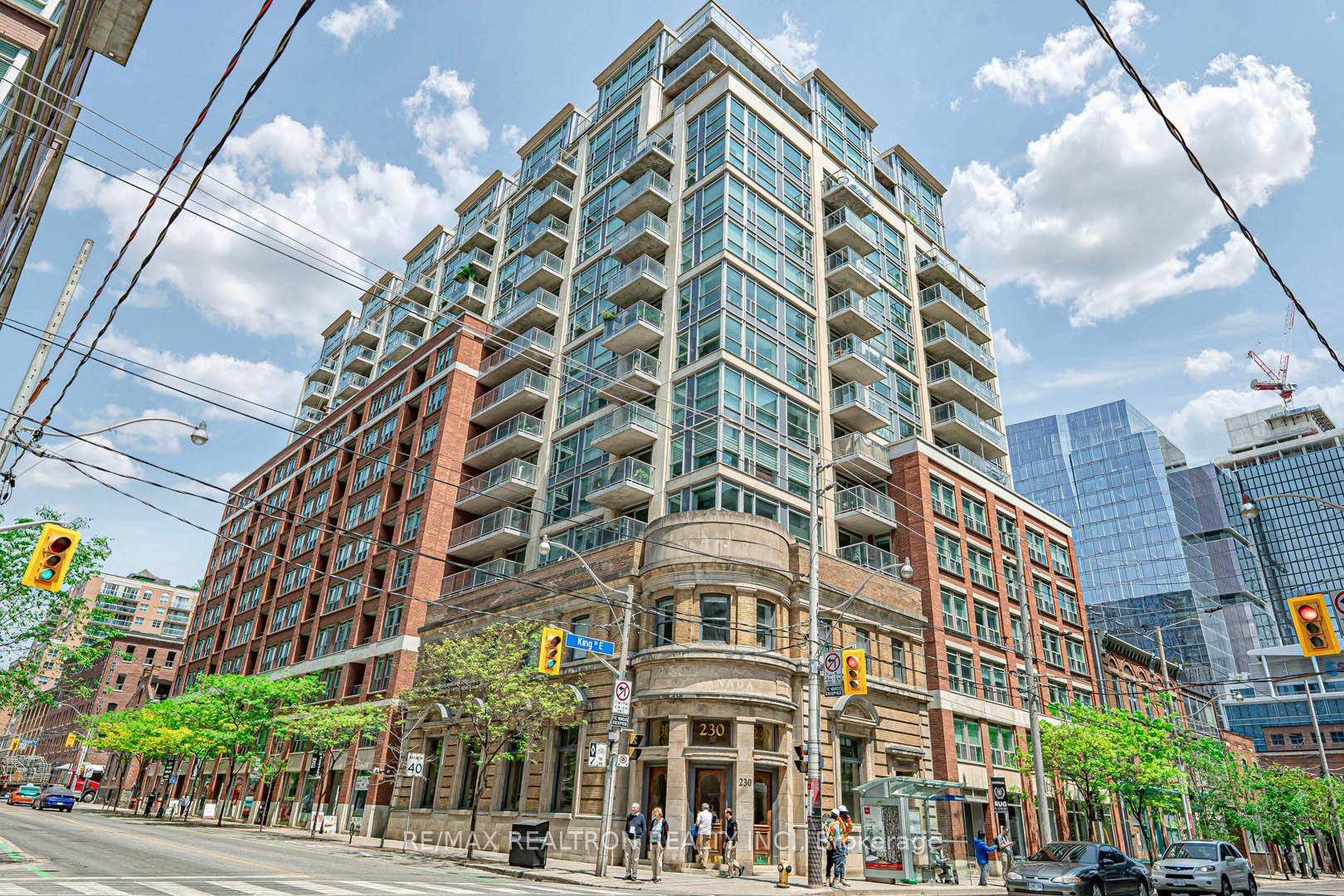 Charming amp ; Upgraded Downtown Condo Perfect for First Time Buyers, Downsizers and Investors !