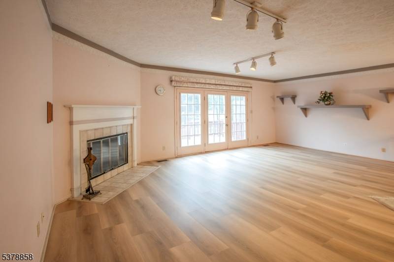 Just Renovated Large 3 bedroom townhomes in Princeton Village !