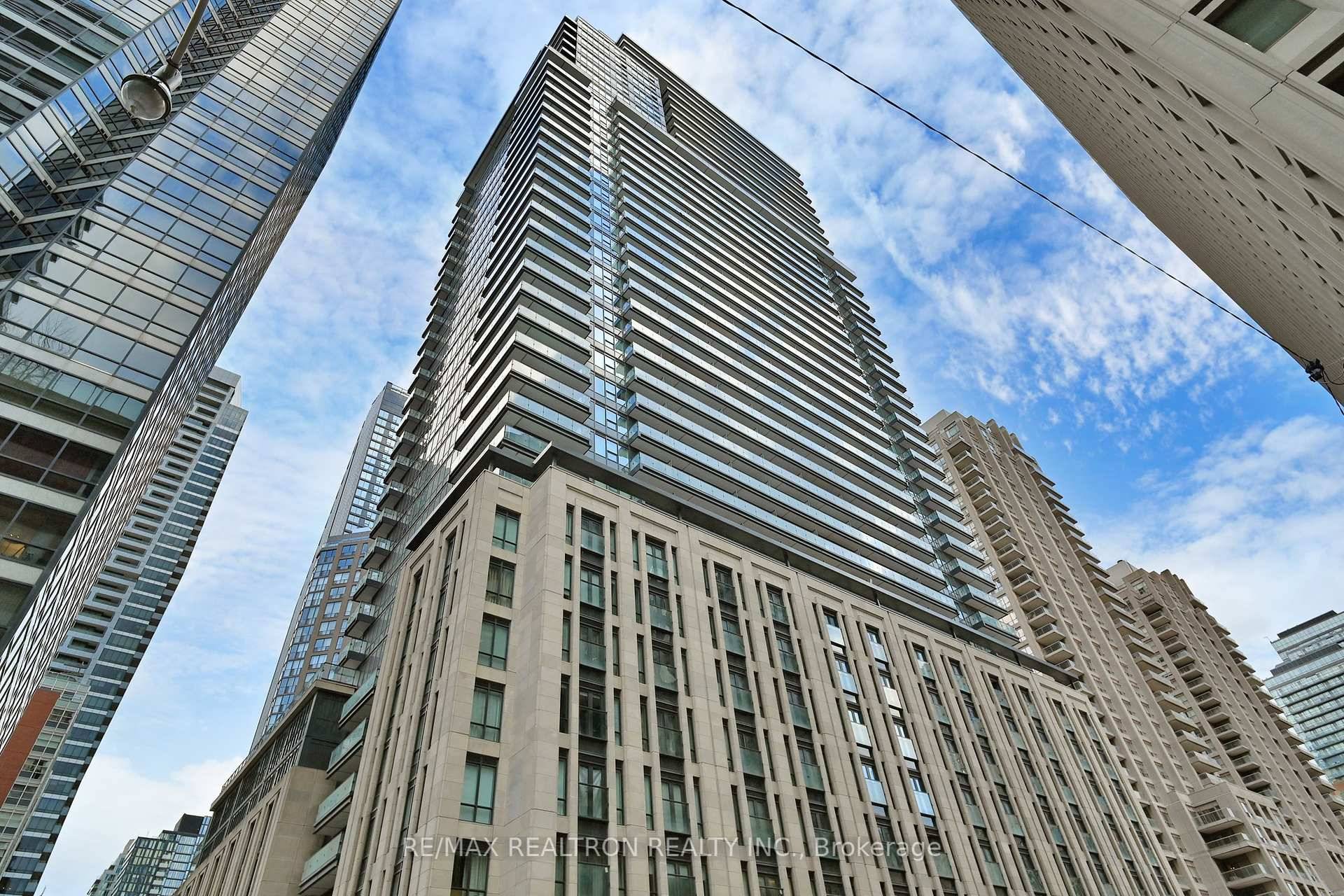 Fantastic Location ! 100 Walking Score, 2 bed Luxury Condo Located At 955 Bay St, Modern Kitchen With Built In Appliances amp ; Granit Counter Top, Laminate Floor Thru Out, ...