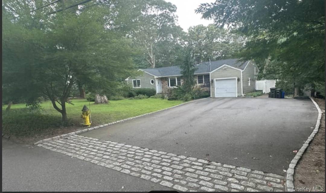 Lovely 3 bedroom 2 bath Ranch, fully furnished.