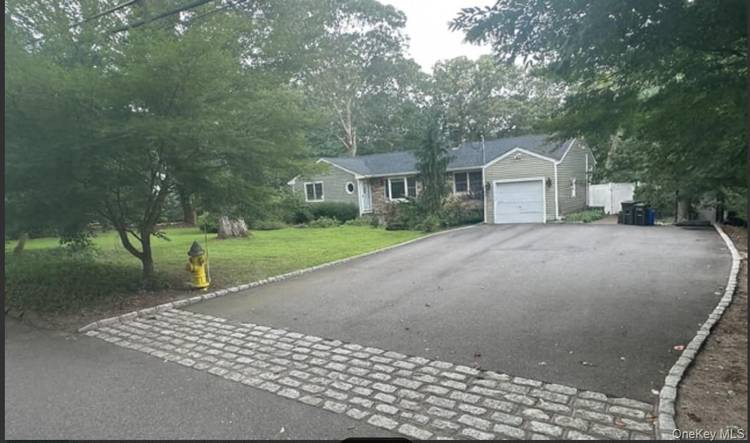 Lovely 3 bedroom 2 bath Ranch, fully furnished.