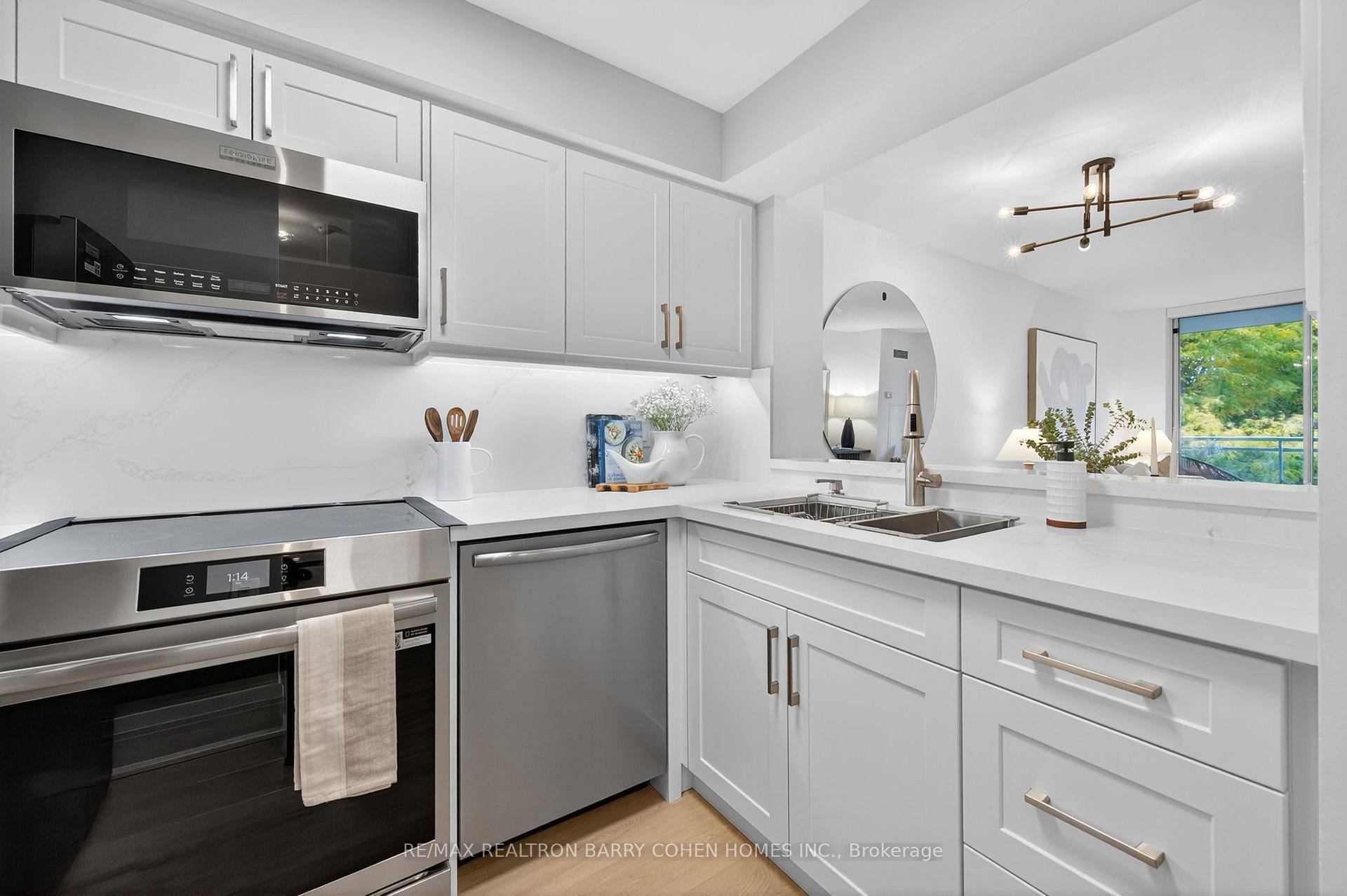 Welcome to this beautifully renovated, turn key residence in one of Toronto's most desirable boutique buildings The Maxim, ideally situated at Mount Pleasant and Eglinton.