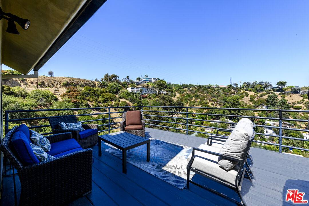 8581 Cole Crest Dr 5BR Hollywood Hills East La