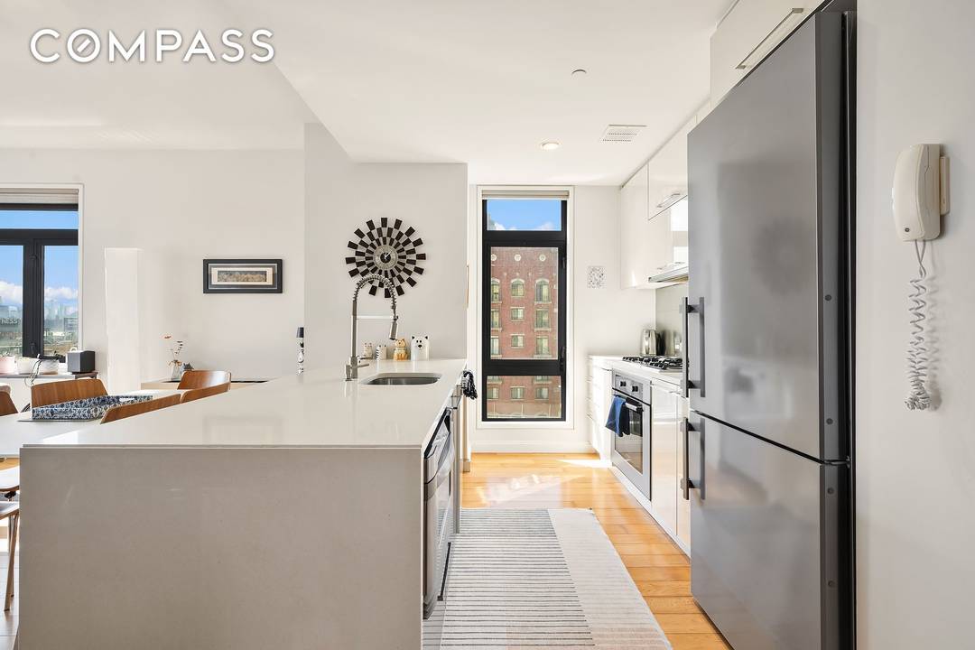 This spacious and bright 3BR 2BA home is now available at The L Haus Condominium in Long Island City !