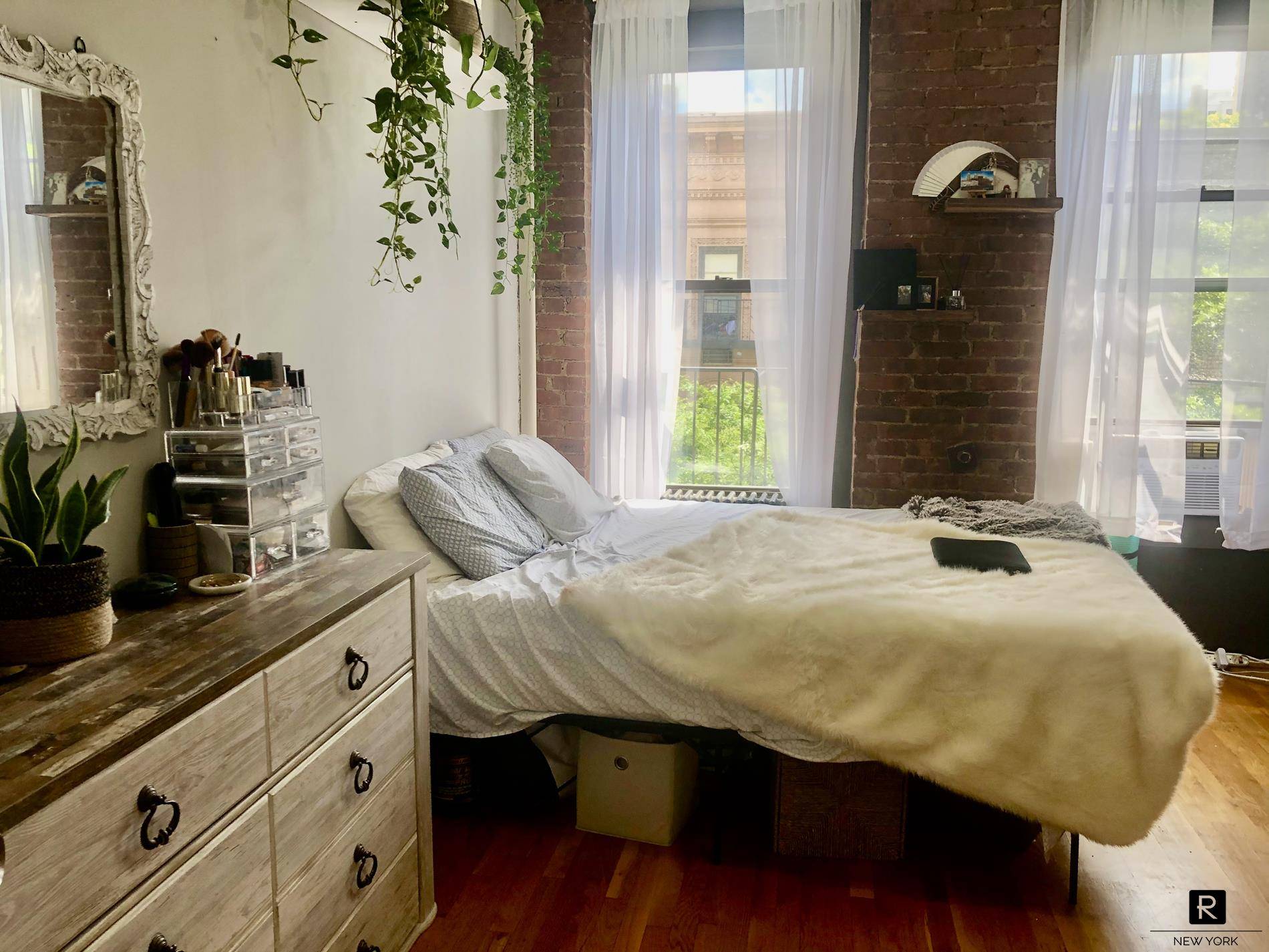 PERFECT WORK FROM HOME SPACE !