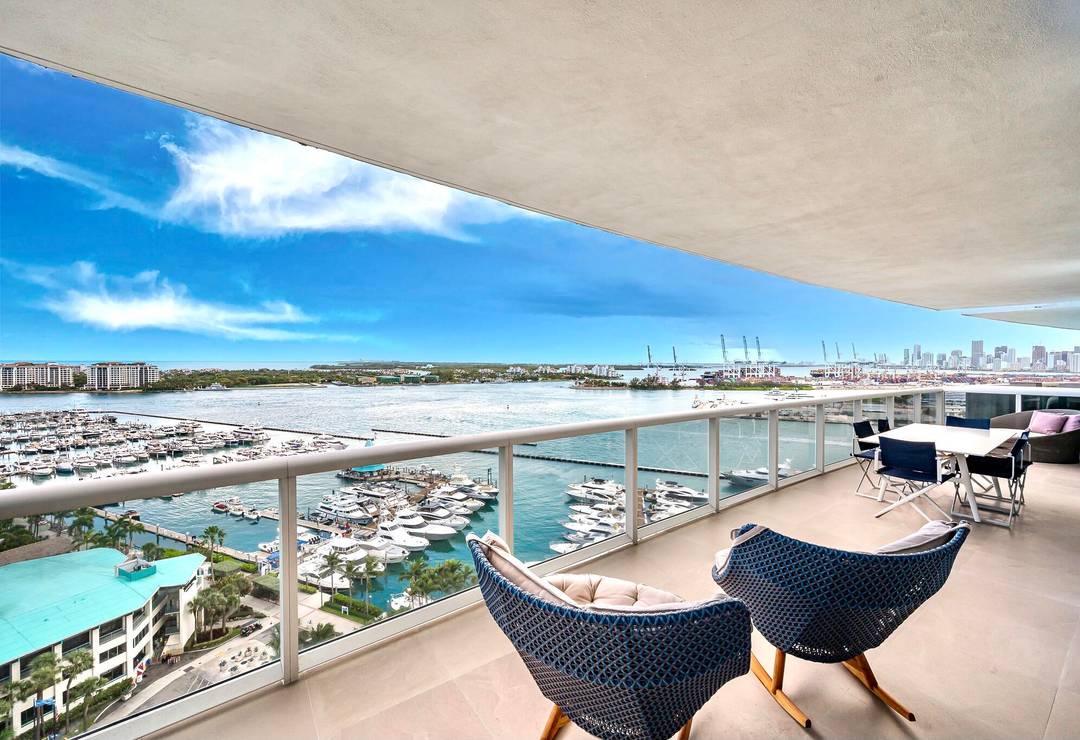 Public Remarks Best location in Miami Beach south of fifth !