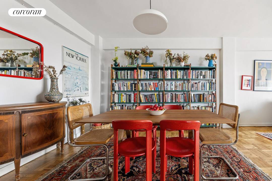 Welcome home to 303 Beverley Road, 8D !