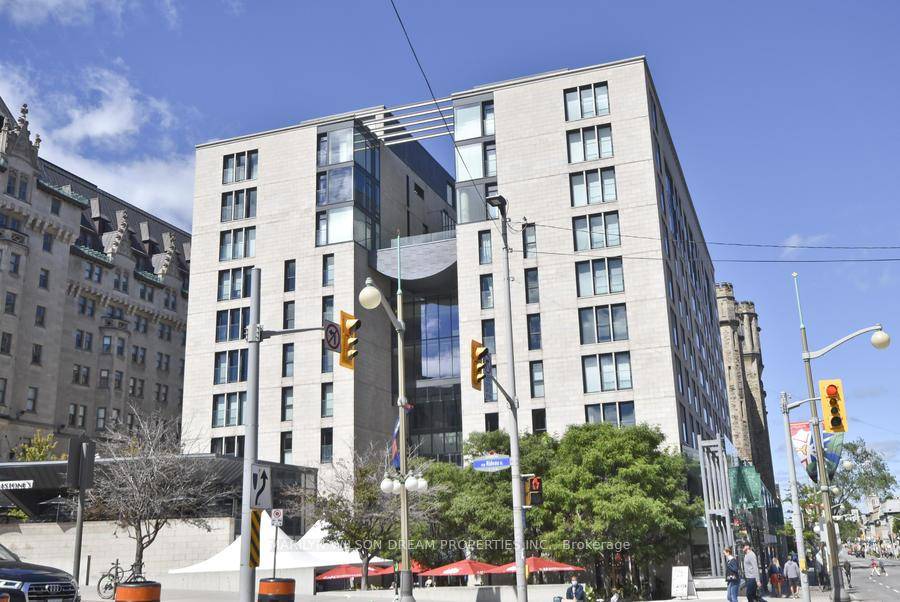700 SUSSEX. Distinguished boutique style building.