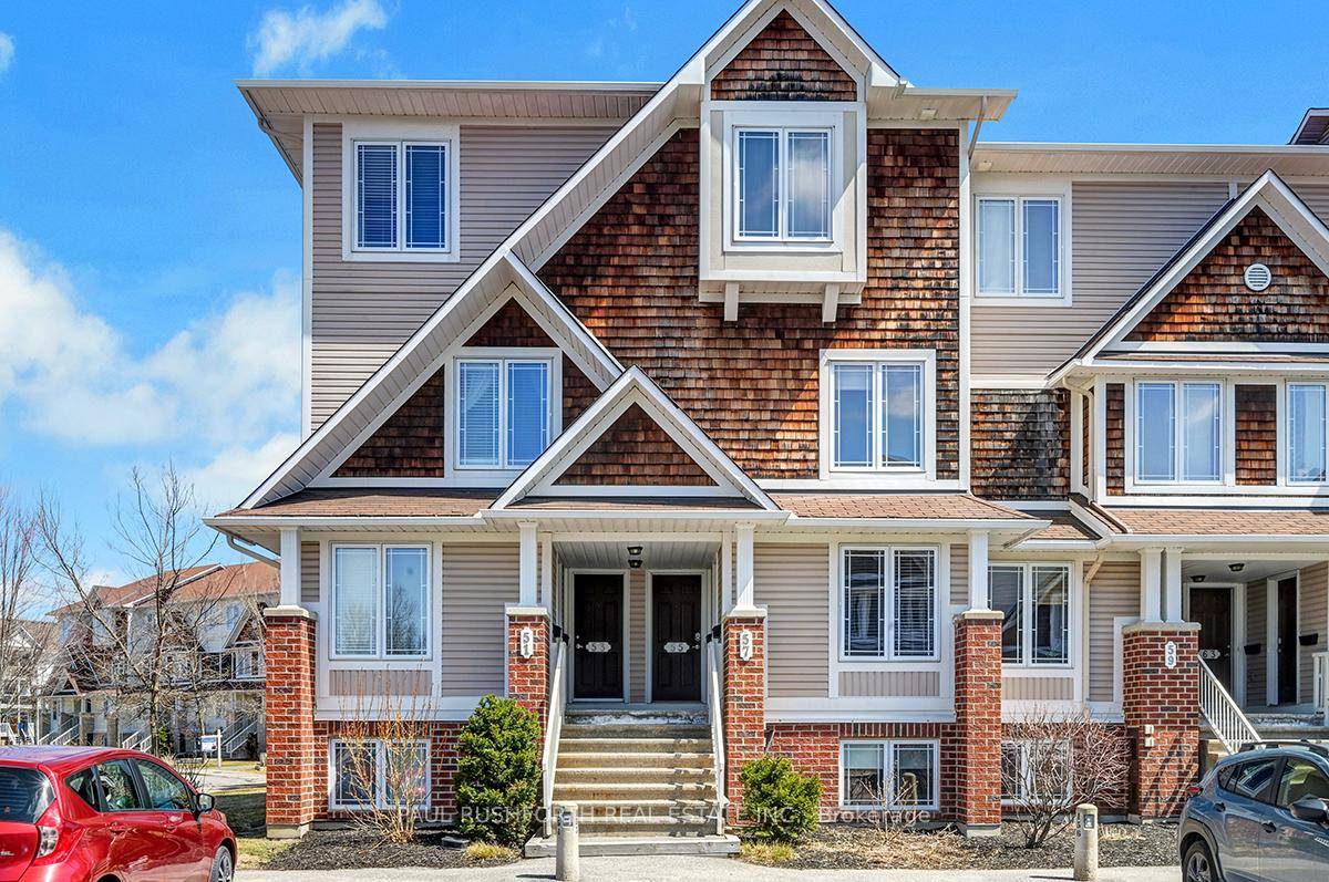 Located in a highly accessible neighborhood close to transit, grocery stores, restaurants, and shopping, this beautifully cared for 2 bedroom, 2.