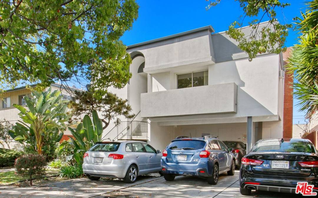 3735   Mentone Ave 10BR La