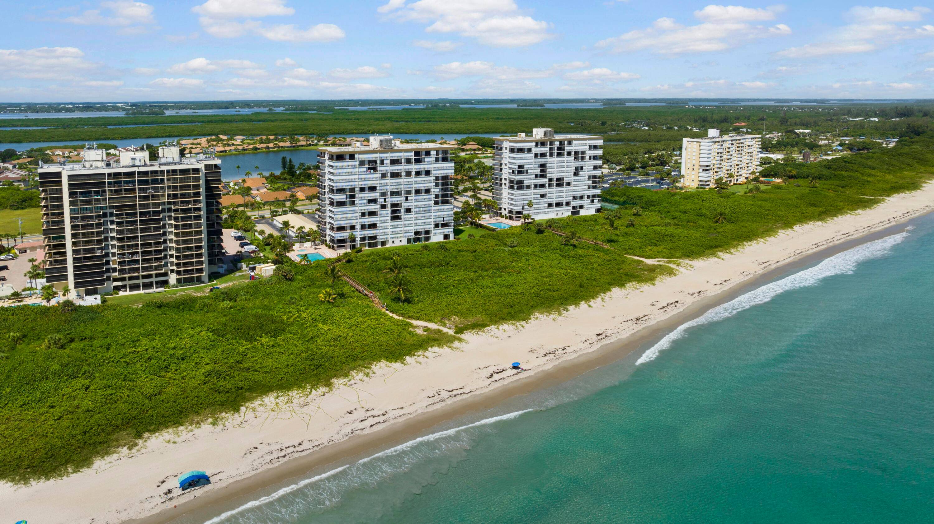 Excellent view of the ocean, as far as your eye can see.