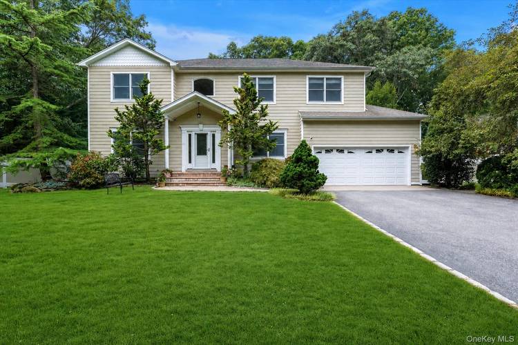 This could be your new home for the holidays !