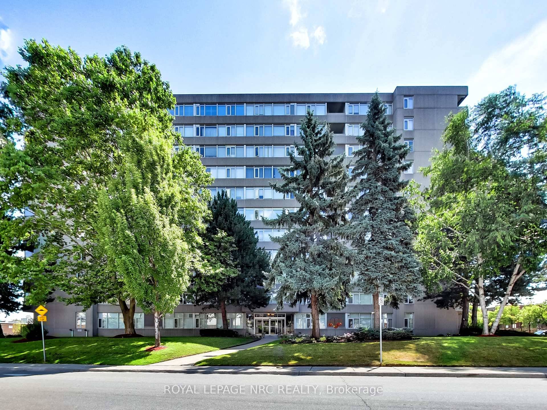 Welcome to 30 Harrisford Street, Unit 405 a bright and spacious 2 bedroom, 2 bathroom condo located in the highly desirable Red Hill neighbourhood of Hamilton.