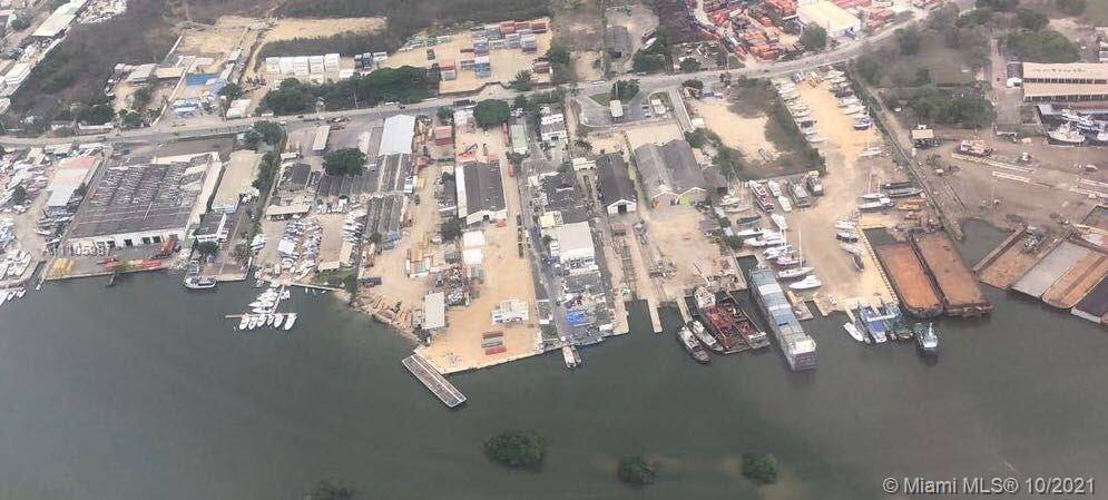 SALE LOT WITH SPRING IN MAMONAL CARTAGENA I HEREBY INFORM YOU THAT A LOT WITH A DOCK IS FOR SALE, EXIT TO THE CARIBBEAN SEA ATLANTIC OCEAN OFFICES AND WAREHOUSE.
