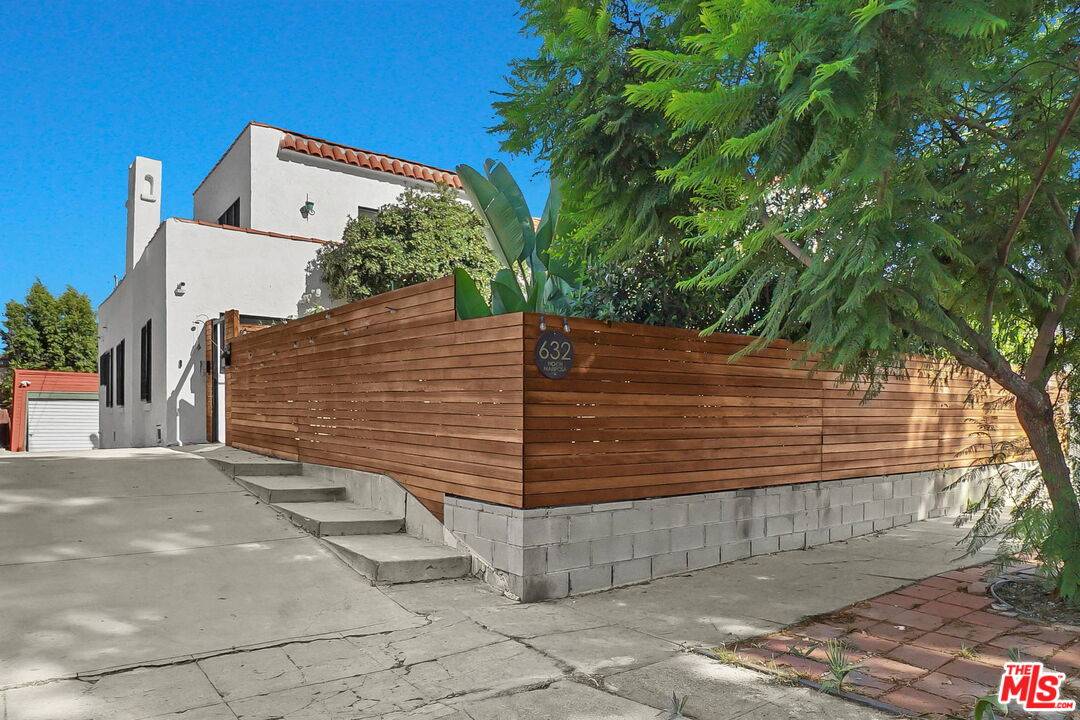 632  N Mariposa Ave 4BR Mid Wilshire La