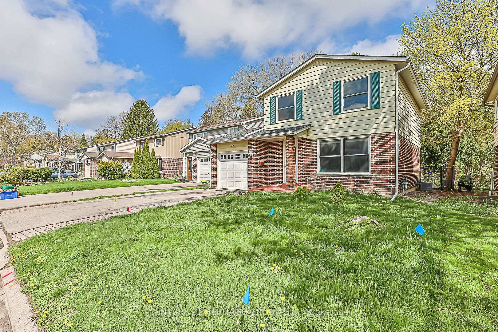 Welcome to stunning Fully Upgraded single family Home In The Heart Of Newmarket.