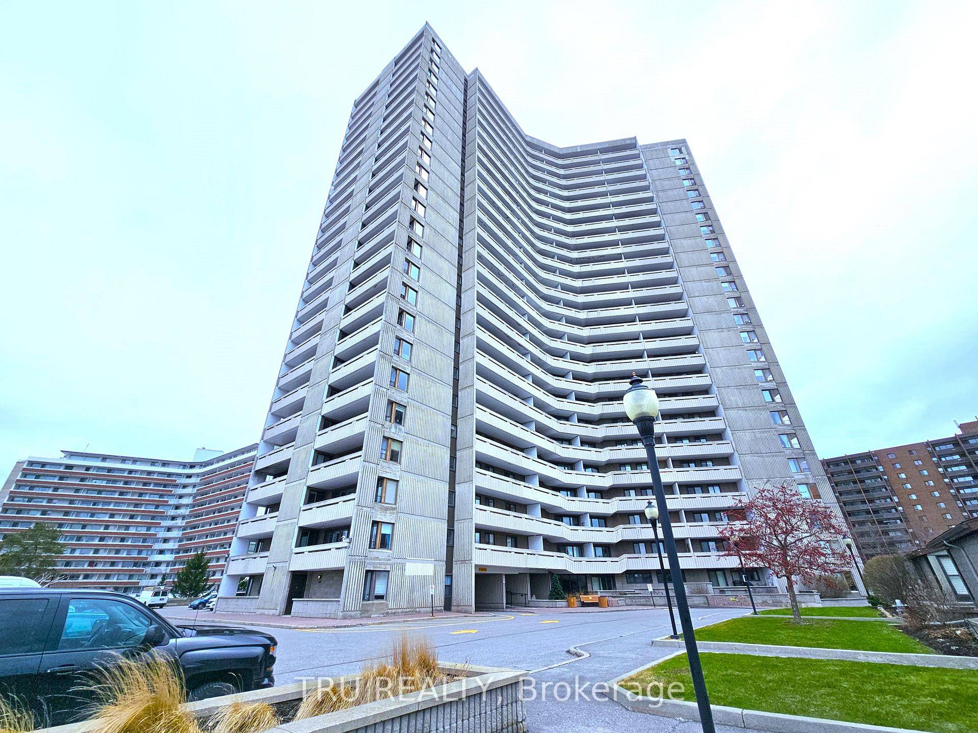 Come and explore this stunning 3 bedroom condo, a rare find in this sought after building !