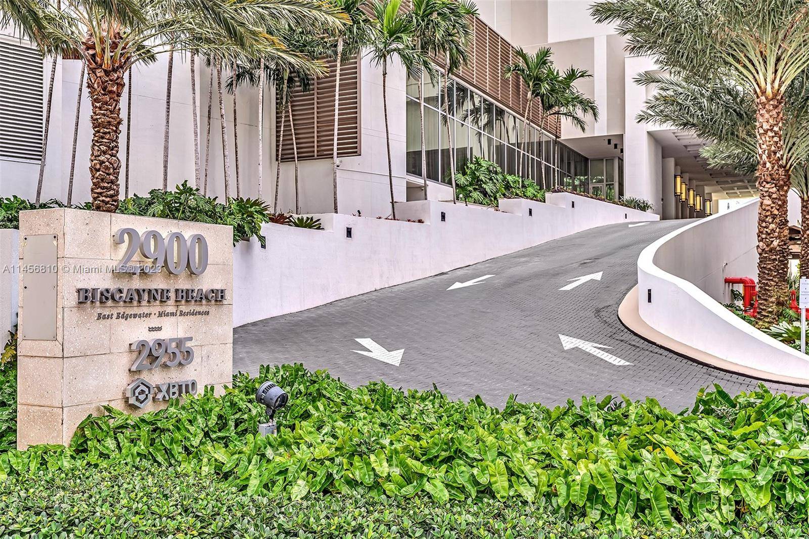 Gorgeous corner unit on 33 floor in the best line at Biscayne Beach offer all furnished ready to move n 3 bed Den 4 full bath Spectacular Biscayne Bay Miami ...