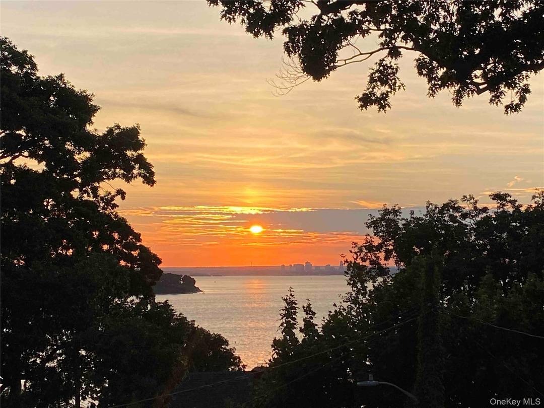 Charming Carriage House with Some Water and Sunset View Located on the North Shore of Long Island, approximately 25 miles from Brooklyn and Manhattan, this residence Provides A Rare Blend ...