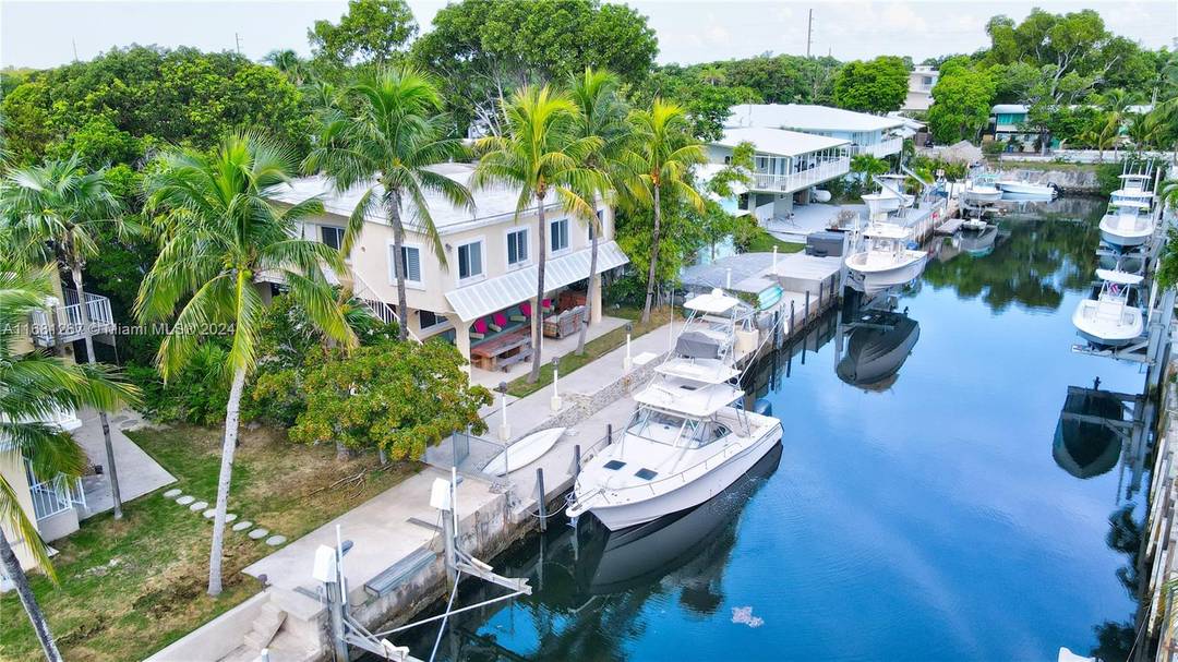 SPECTACULAR CBS Waterfront Home 3 3.