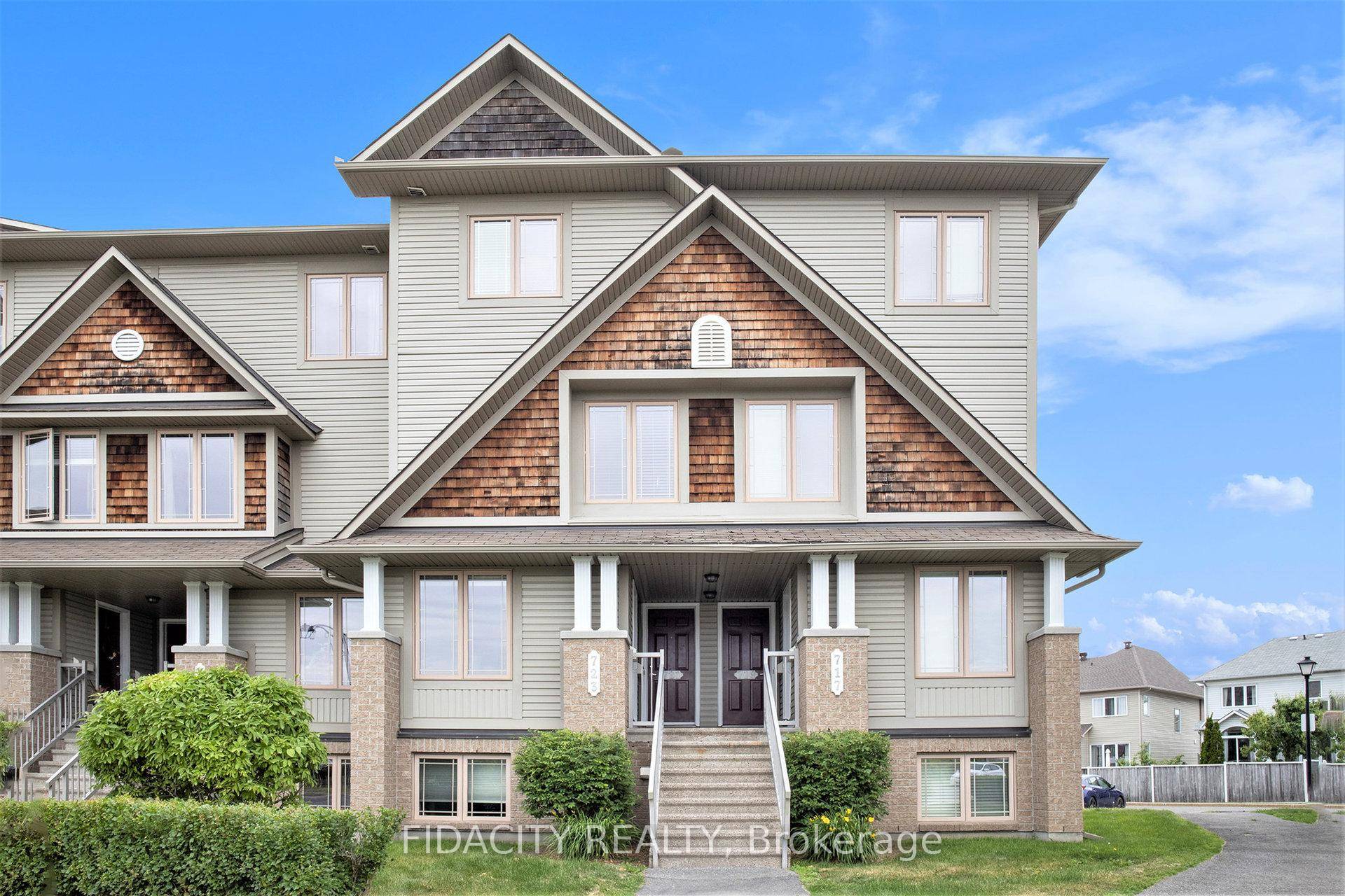 Welcome to 721 Lakeridge, a bright and beautifully updated upper level 2 bedroom, 3 bathroom condo located in a vibrant, family friendly neighbourhood, fronting onto a tranquil community park.