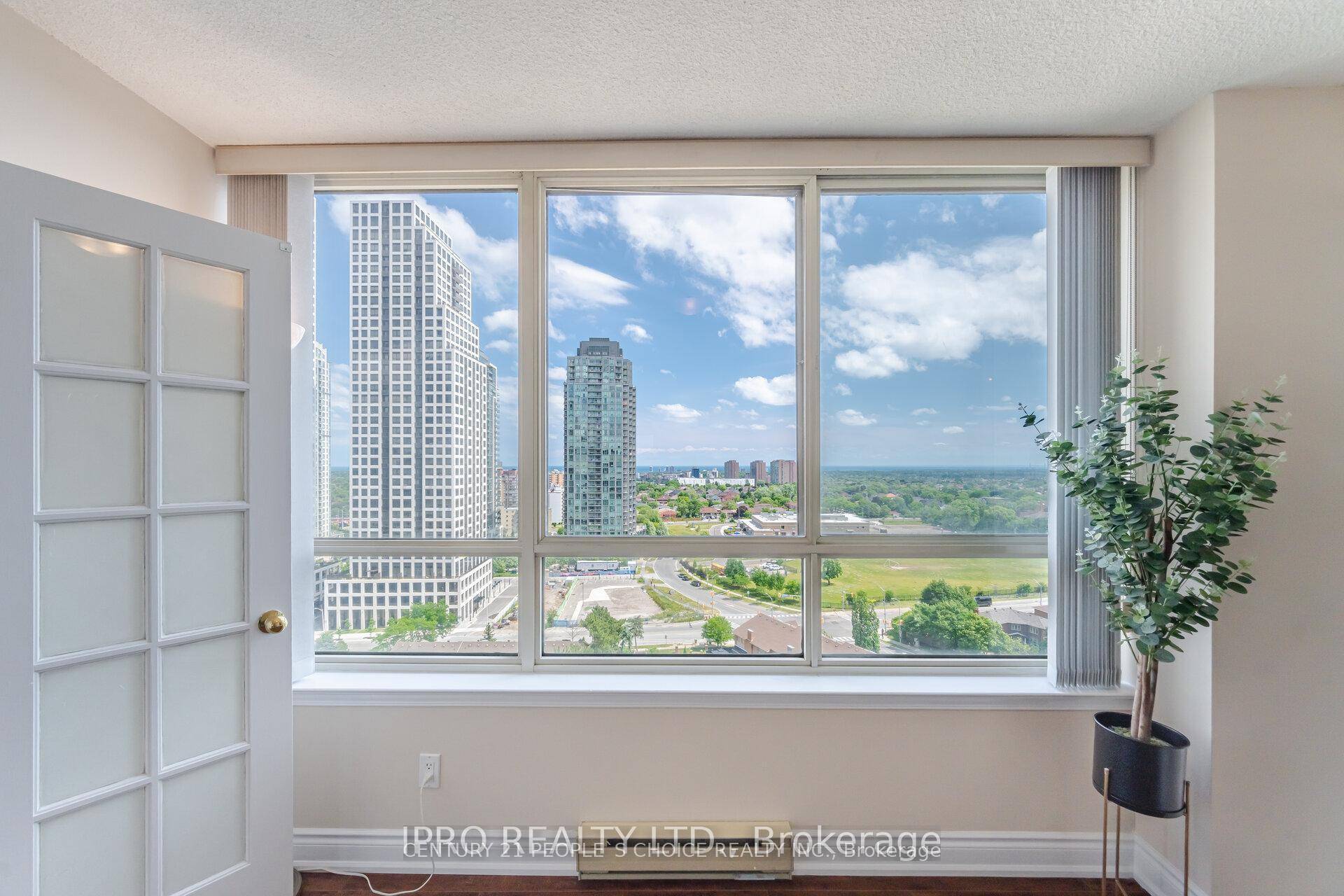 Welcome to this rarely available, sun drenched 2 bedroom solarium, 2 bathroom corner suite in one of Mississaugas most sought after addresses The Towne.