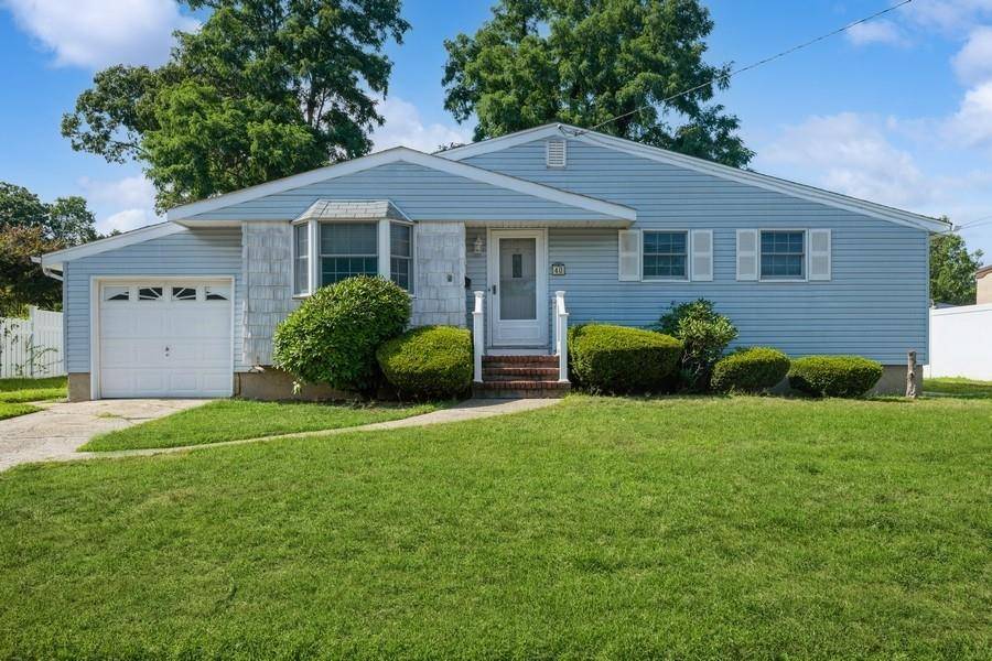 Mid block location with a pond and park on one end of the street and beautiful Lindenhurst Village on the other end with trending restaurants, craft breweries and pubs.
