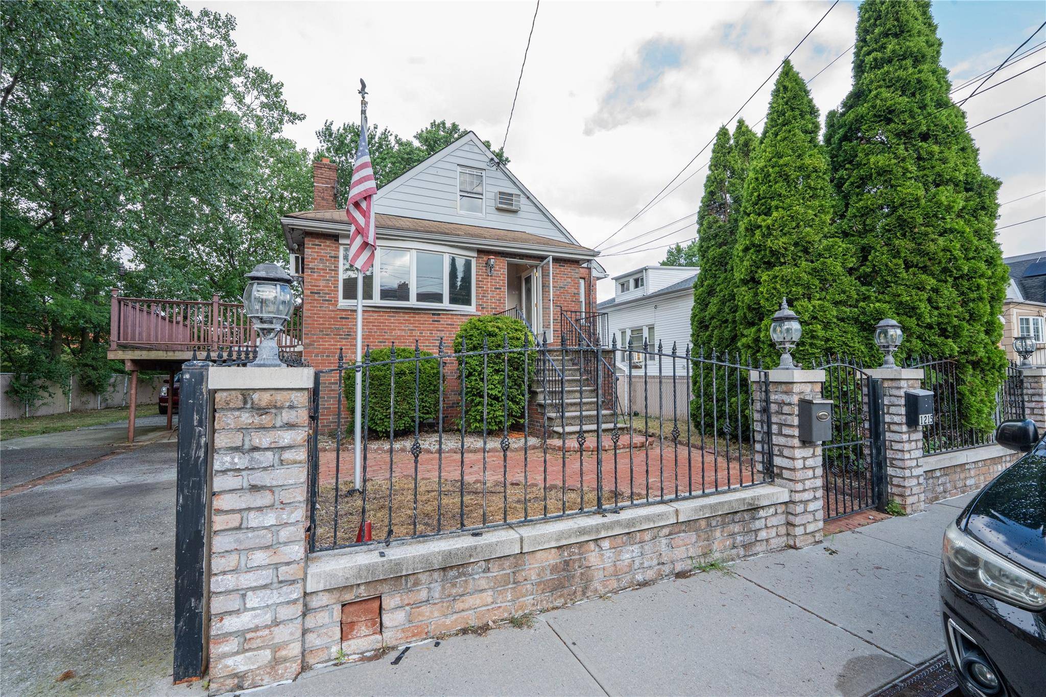 Charming Two Family Home in the Heart of Country Club, Bronx.