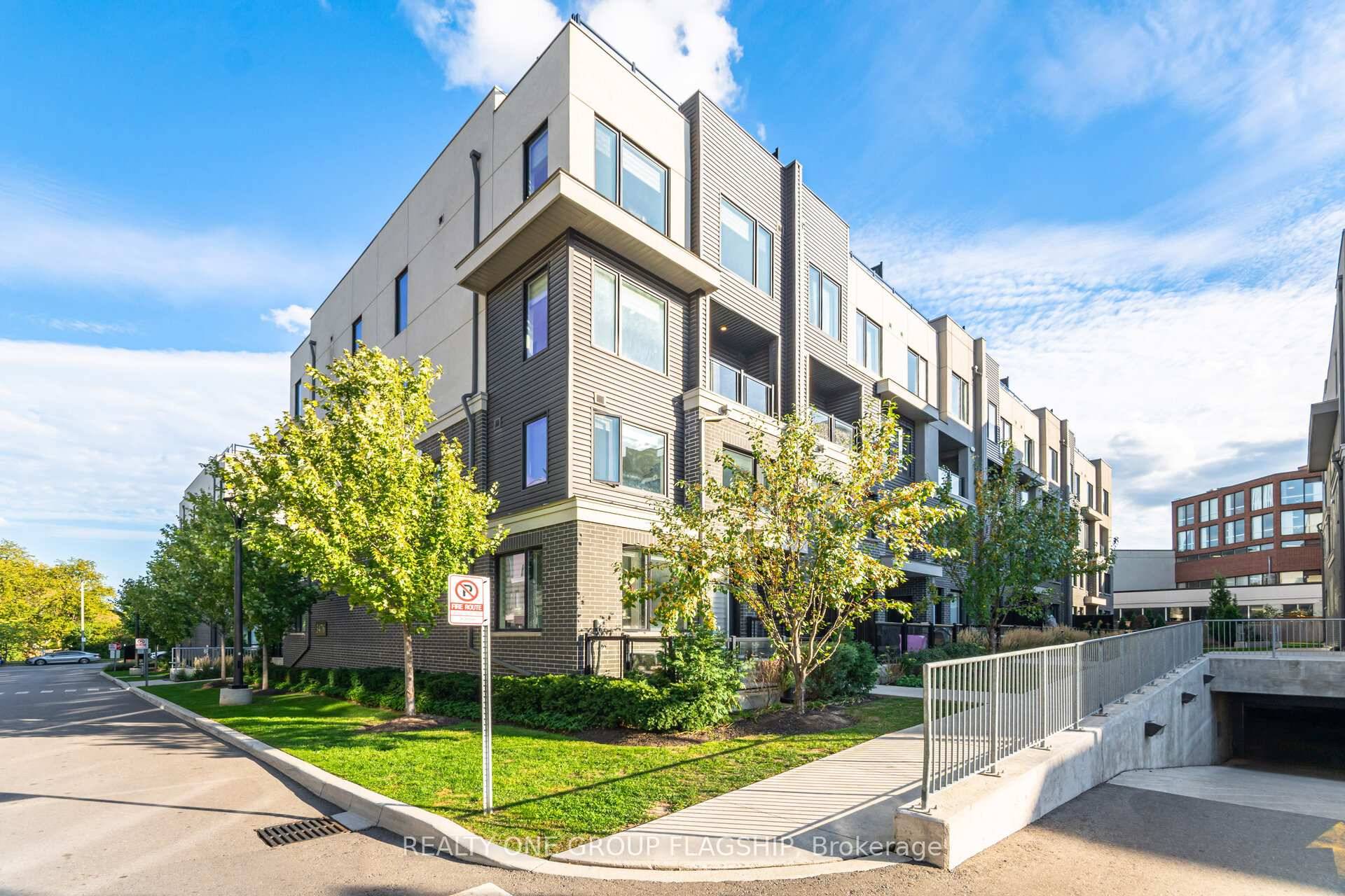 Corner Stunning upgraded unit stacked townhome in Erin Mills !