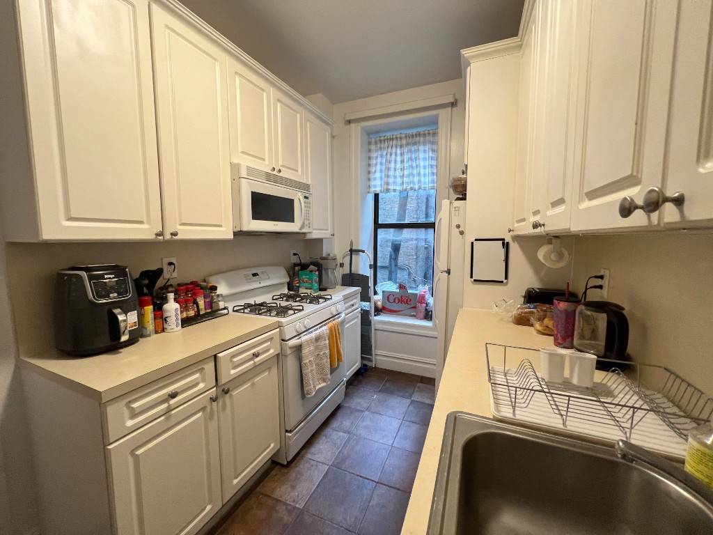 2 Bedroom, Convertible 3 Bedroom Apartment in Morningside Heights Steps from Columbia UniversityWelcome home to this beautifully maintained 2 bedroom apartment, perfectly located in the heart of Morningside Heights.