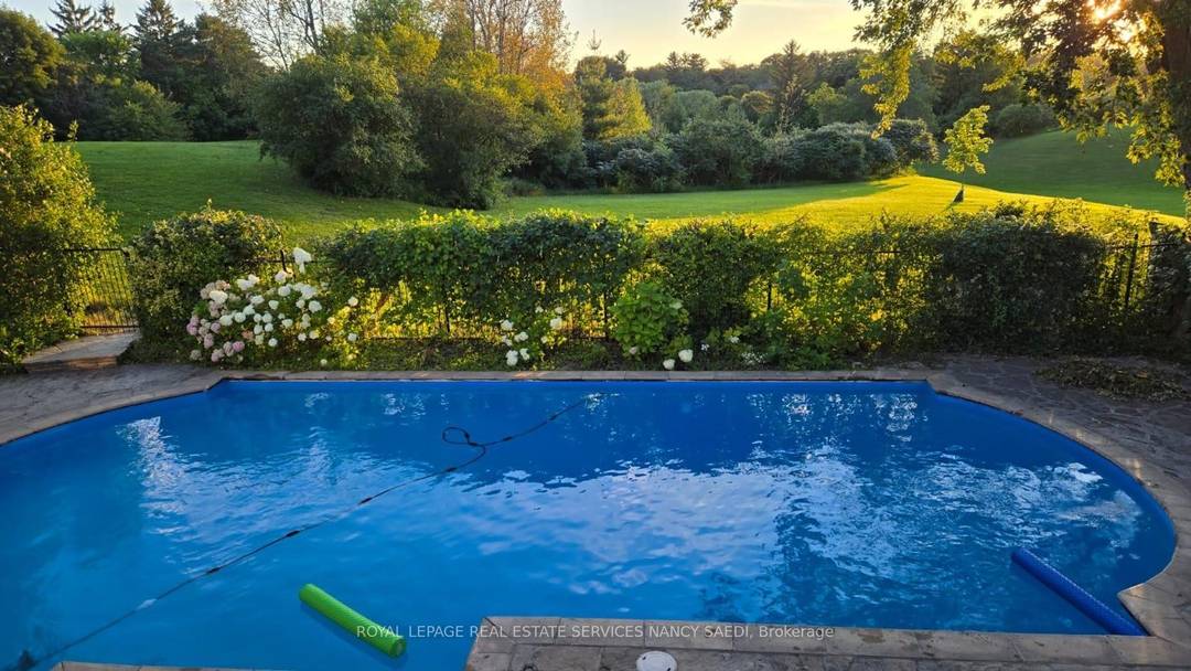 Enjoy Breathtaking, Unobstructed Park Views amp ; Ultimate Tranquility A Rare Private Setting In The Heart Of The City.