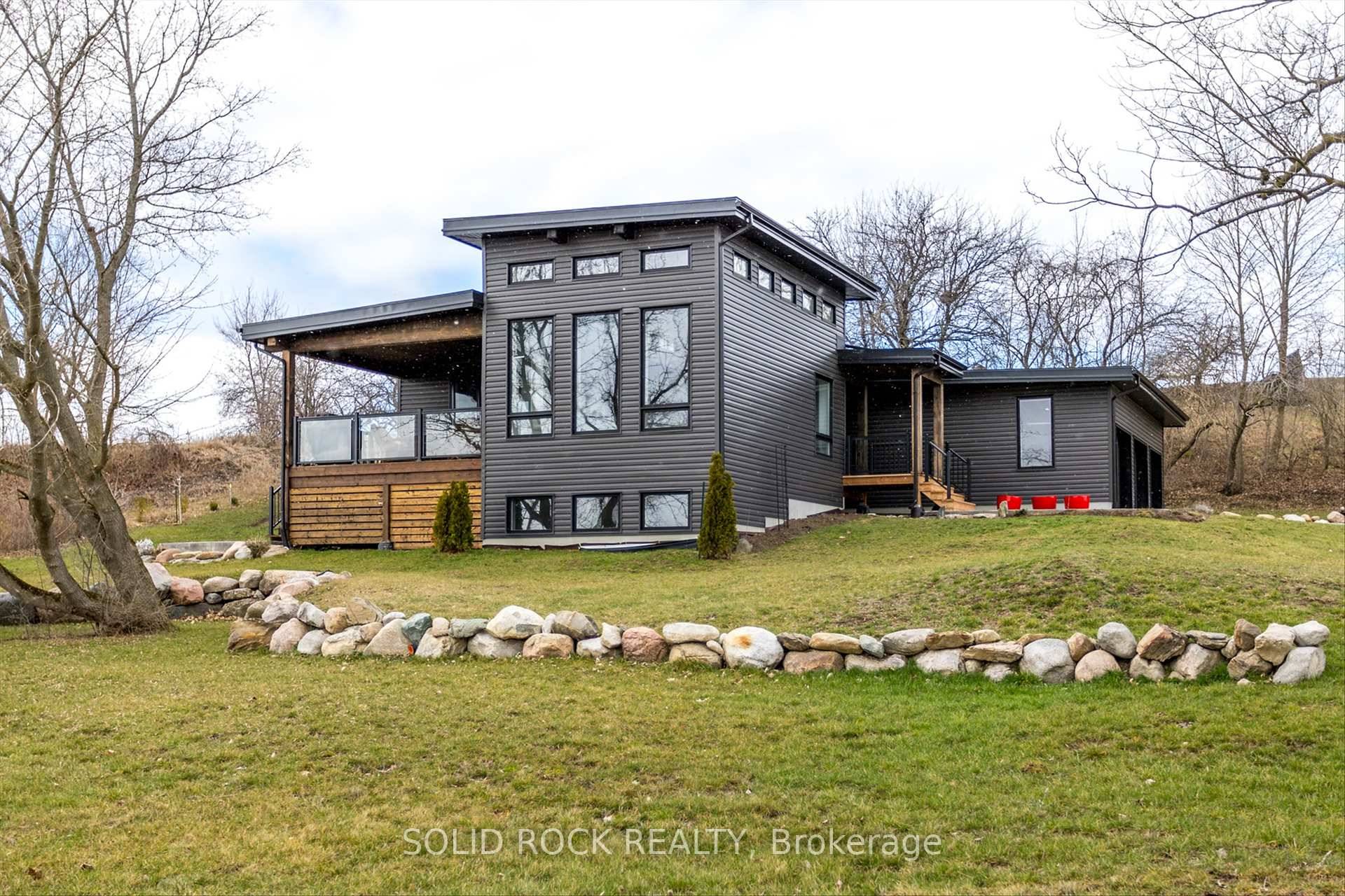 Country Living Meets Luxury Lifestyle !