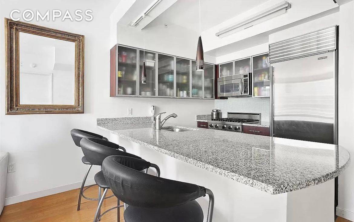 Phenomenal south facing, high floor 1 bedroom available July 15.