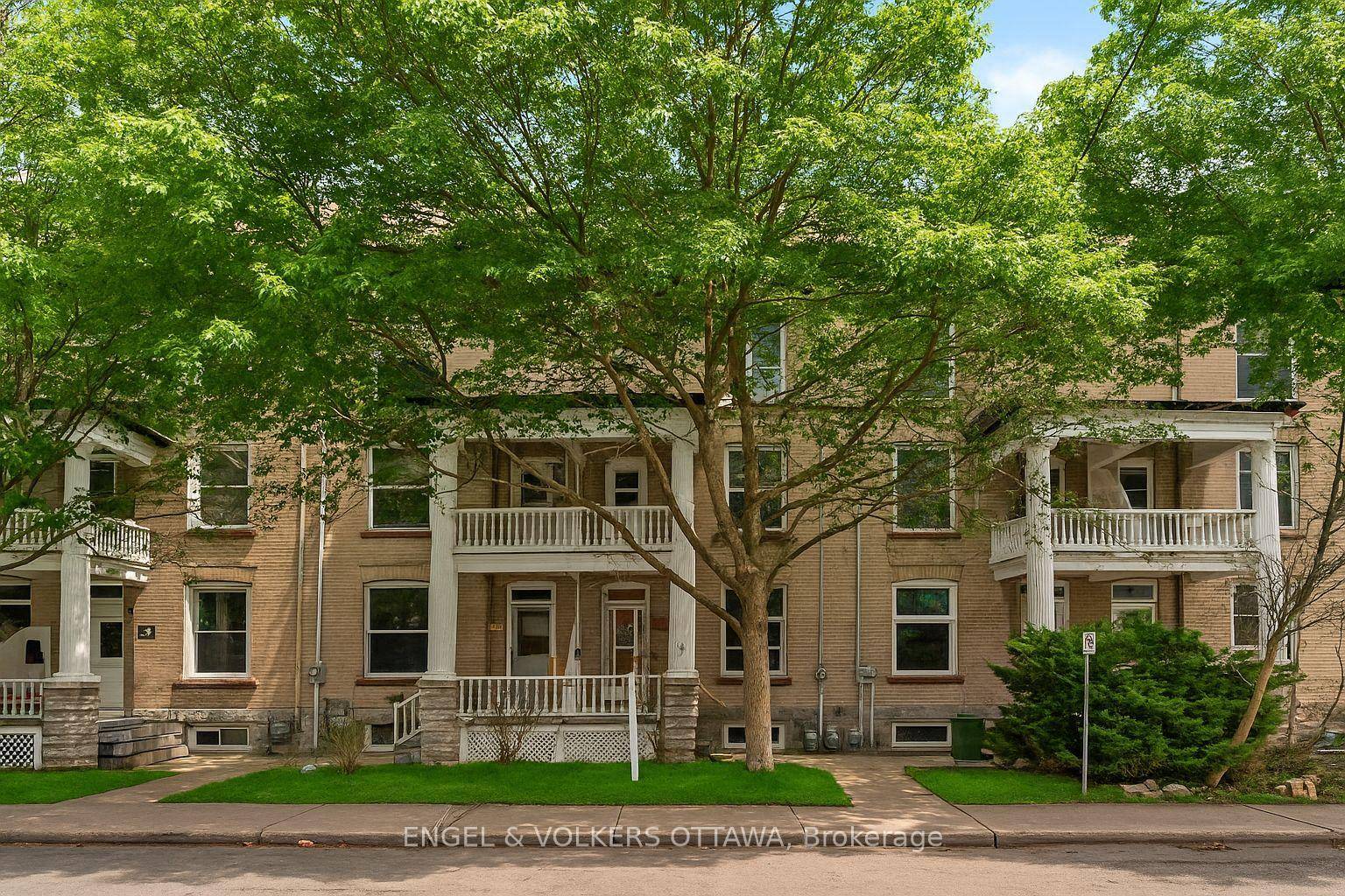 Nestled in the heart of Sandy Hill, 95 Goulburn offers a unique opportunity to own a piece of Ottawa's rich history in this iconic Edwardian row development.